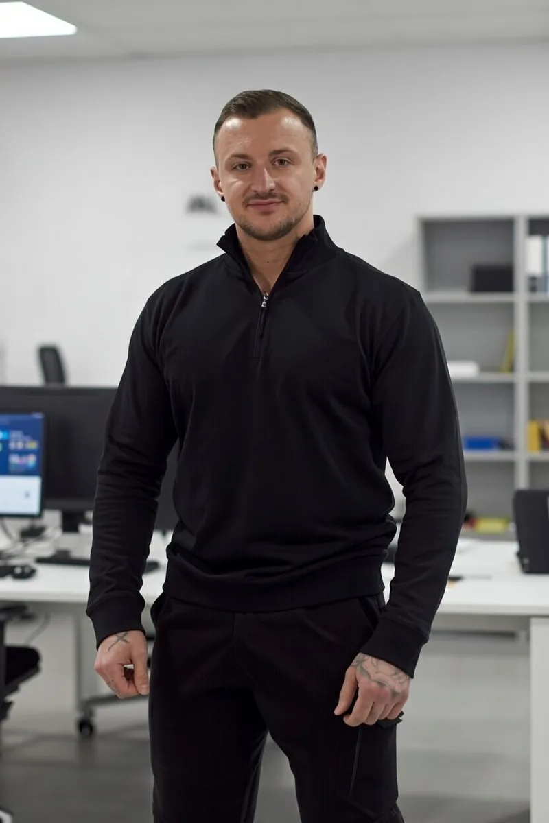 Kragenpullover in Schwarz